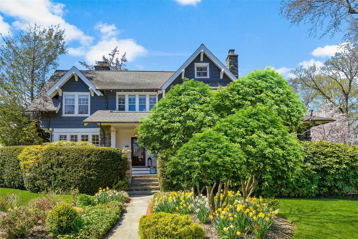 Westchester Real Estate | View 33 Fernwood Road | 6 Beds, 3 Baths