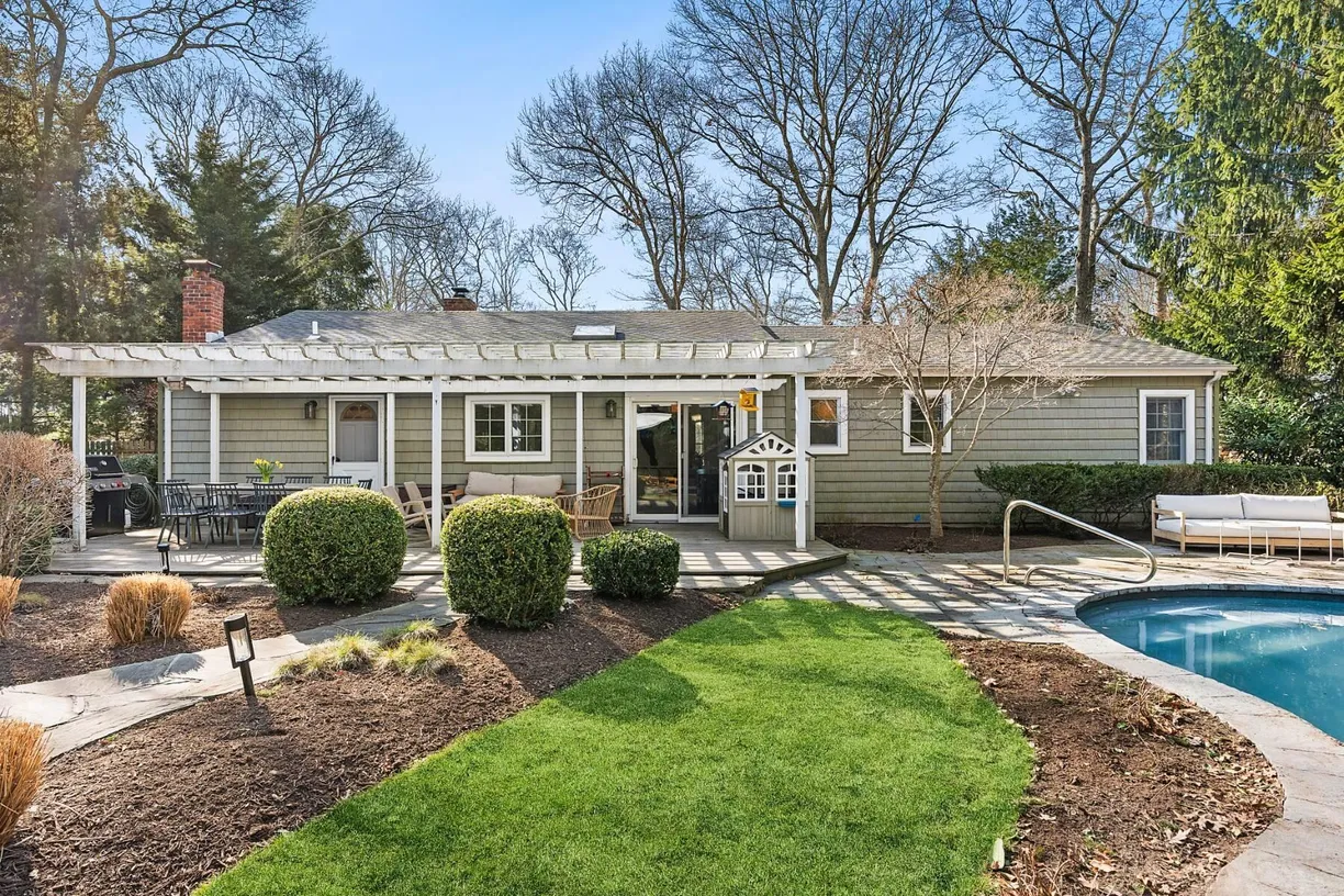 The Hamptons Real Estate | View 10 Rolling Hill Road | 3 Beds, 2 Baths