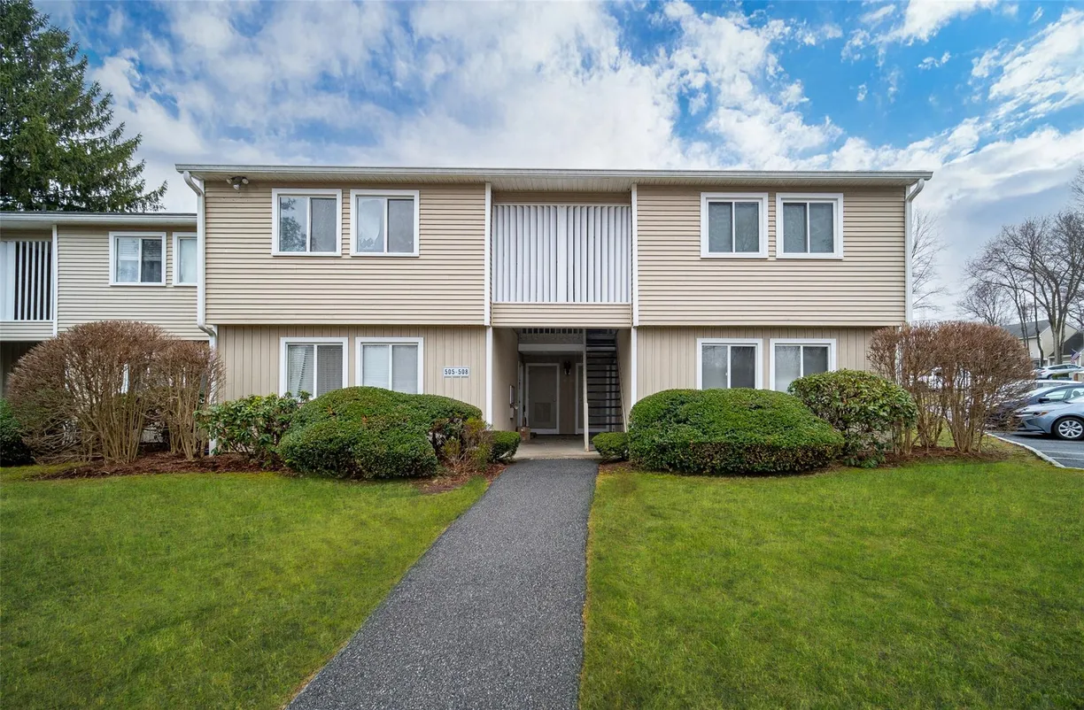 Westchester Real Estate | View 507 High Meadow Lane | Listing