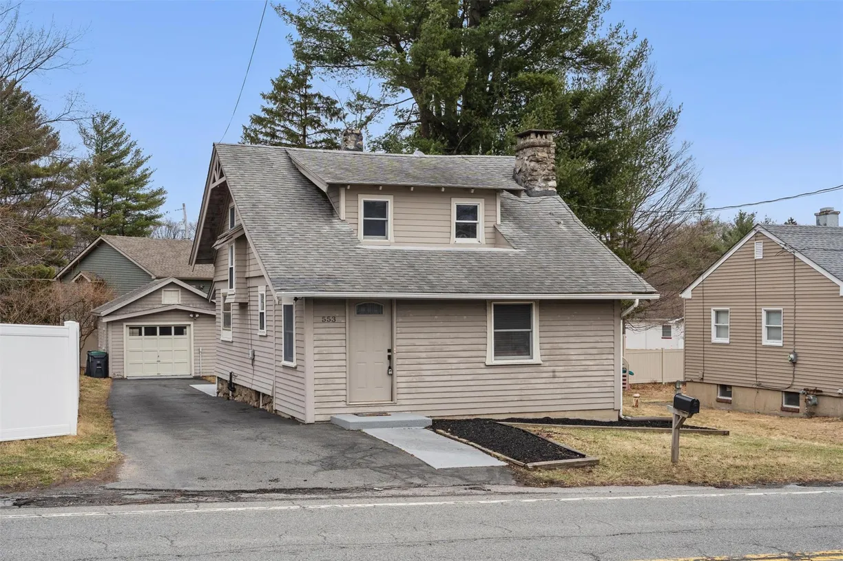 Rockland/Orange/NJ Real Estate | View 553 Route 17M | 2 Beds, 1 Bath