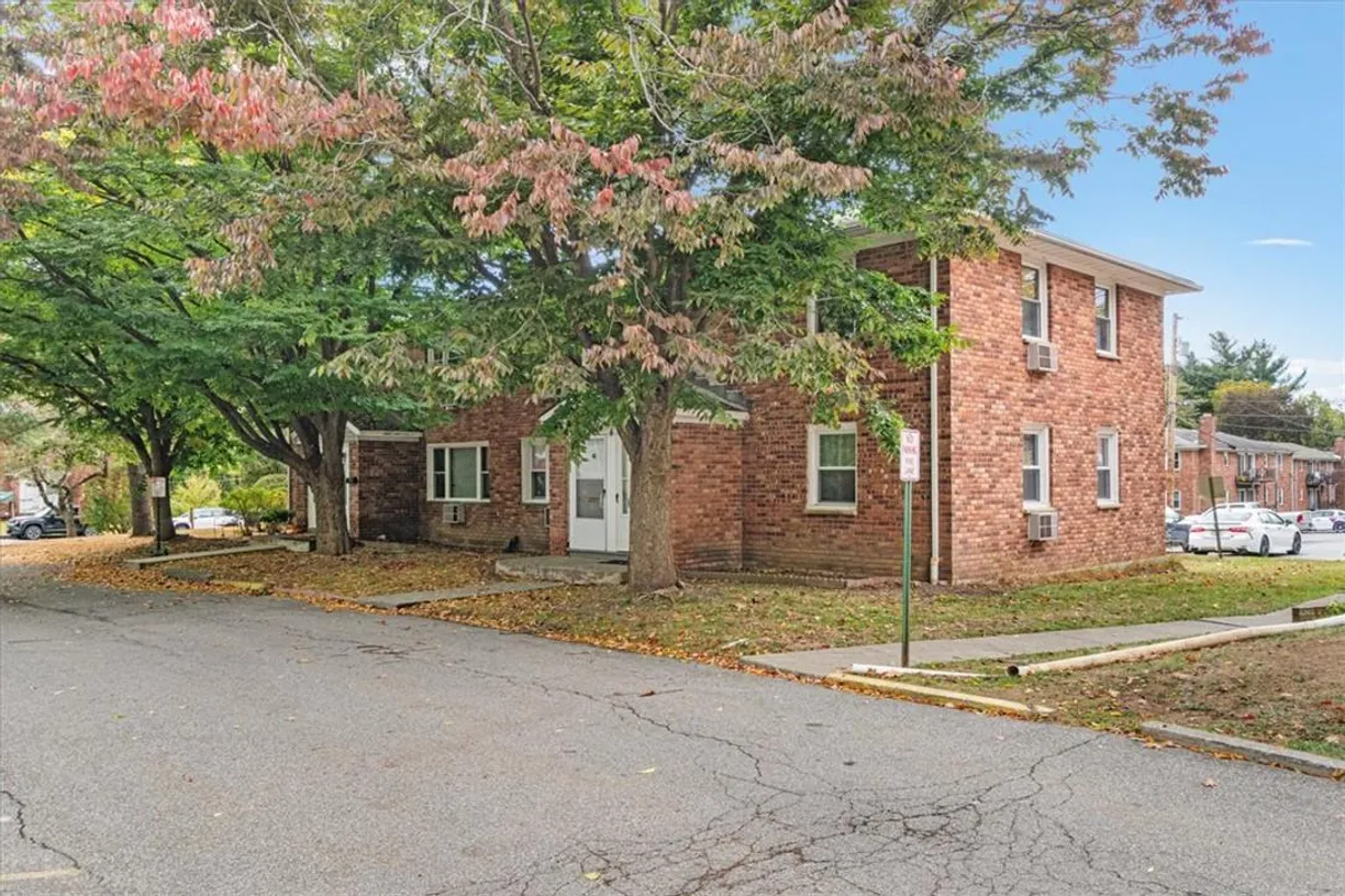 Hudson Valley Real Estate | View 1668 Route 9, 4H | 2 Beds, 1 Bath