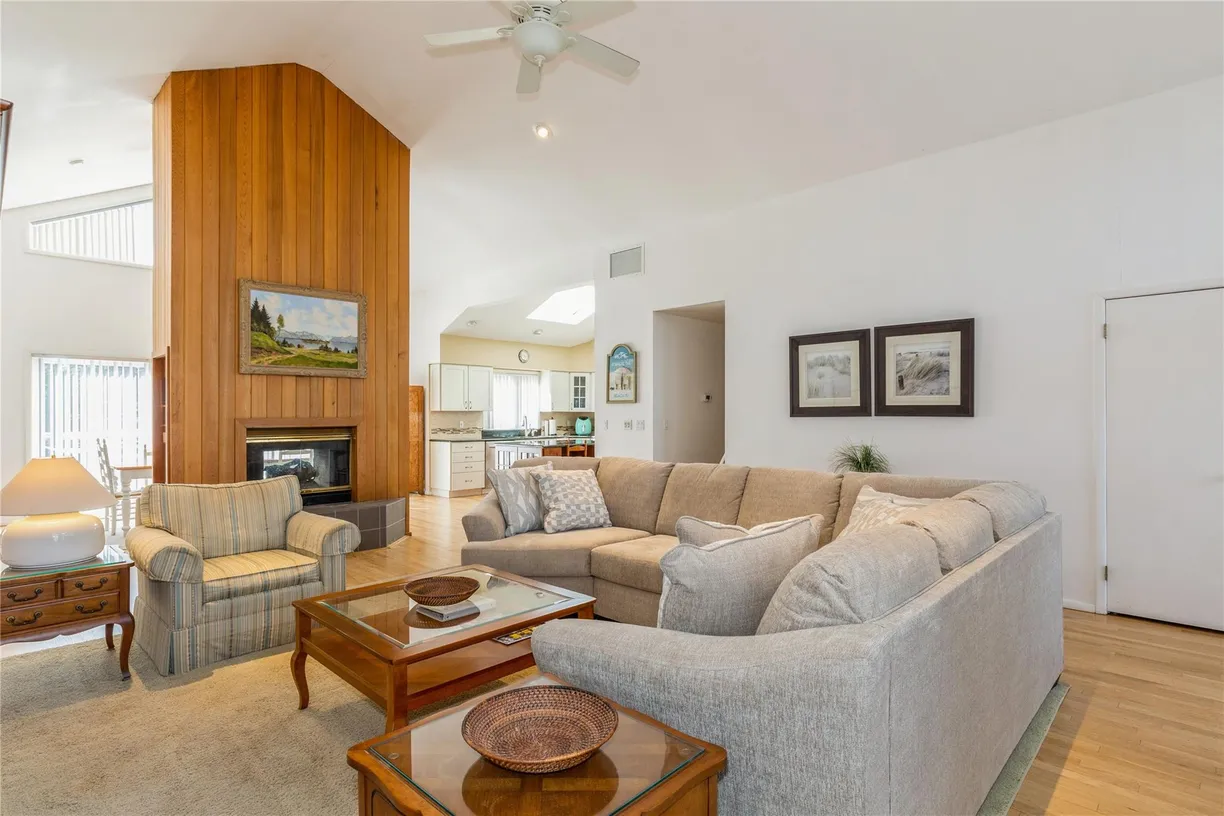The Hamptons Real Estate | View 7 Clay Pit Road | Listing