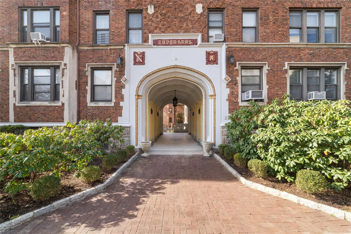 Westchester Real Estate | View 31 Pondfield Road, 63 | 1 Bed, 1 Bath