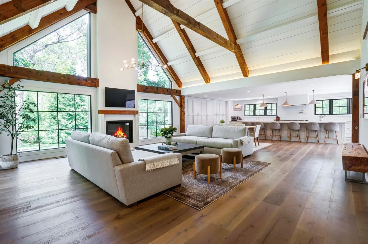 The Hamptons Real Estate | View 45 Sandra Road | Listing