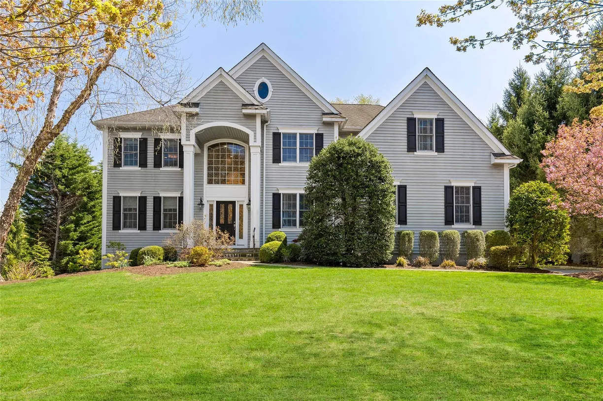 Westchester Real Estate | View 35 Stonewall Circle | 5 Beds, 4 Baths