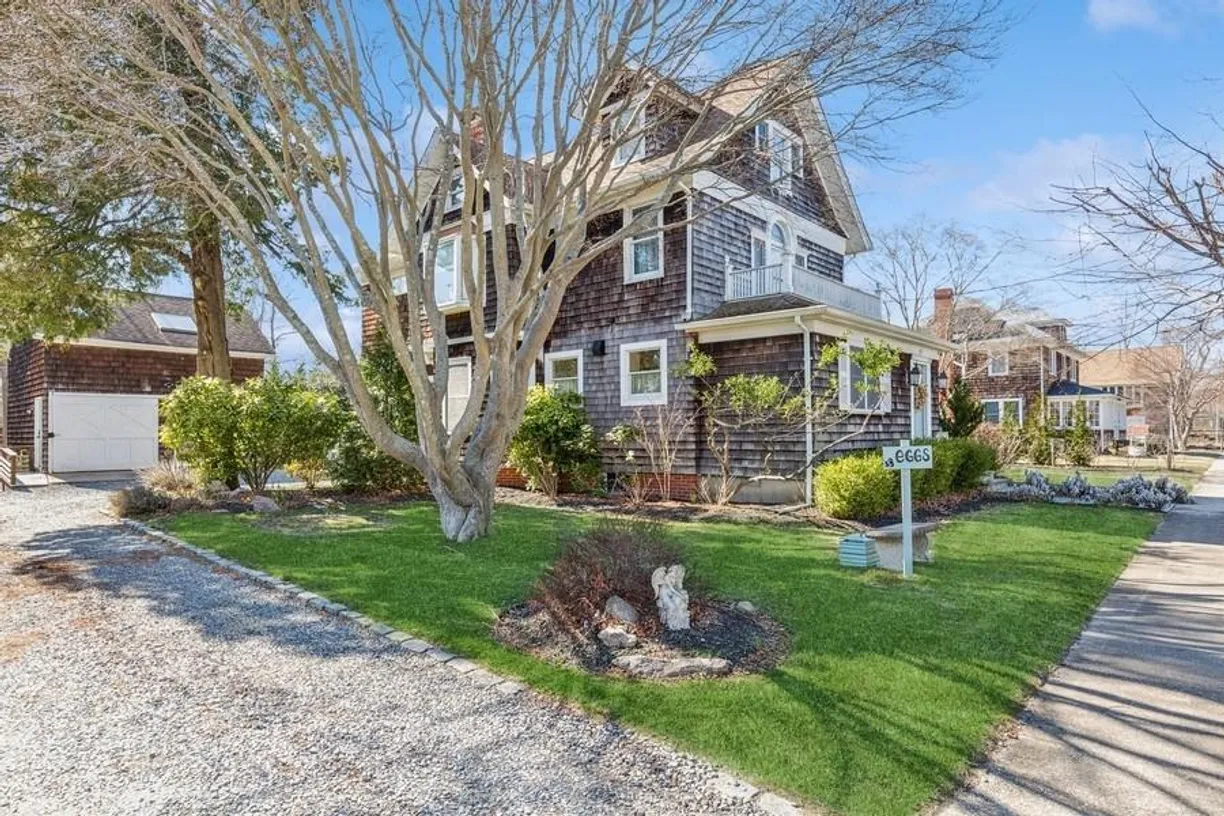 The Hamptons Real Estate | View 295 Beckwith Avenue | Listing