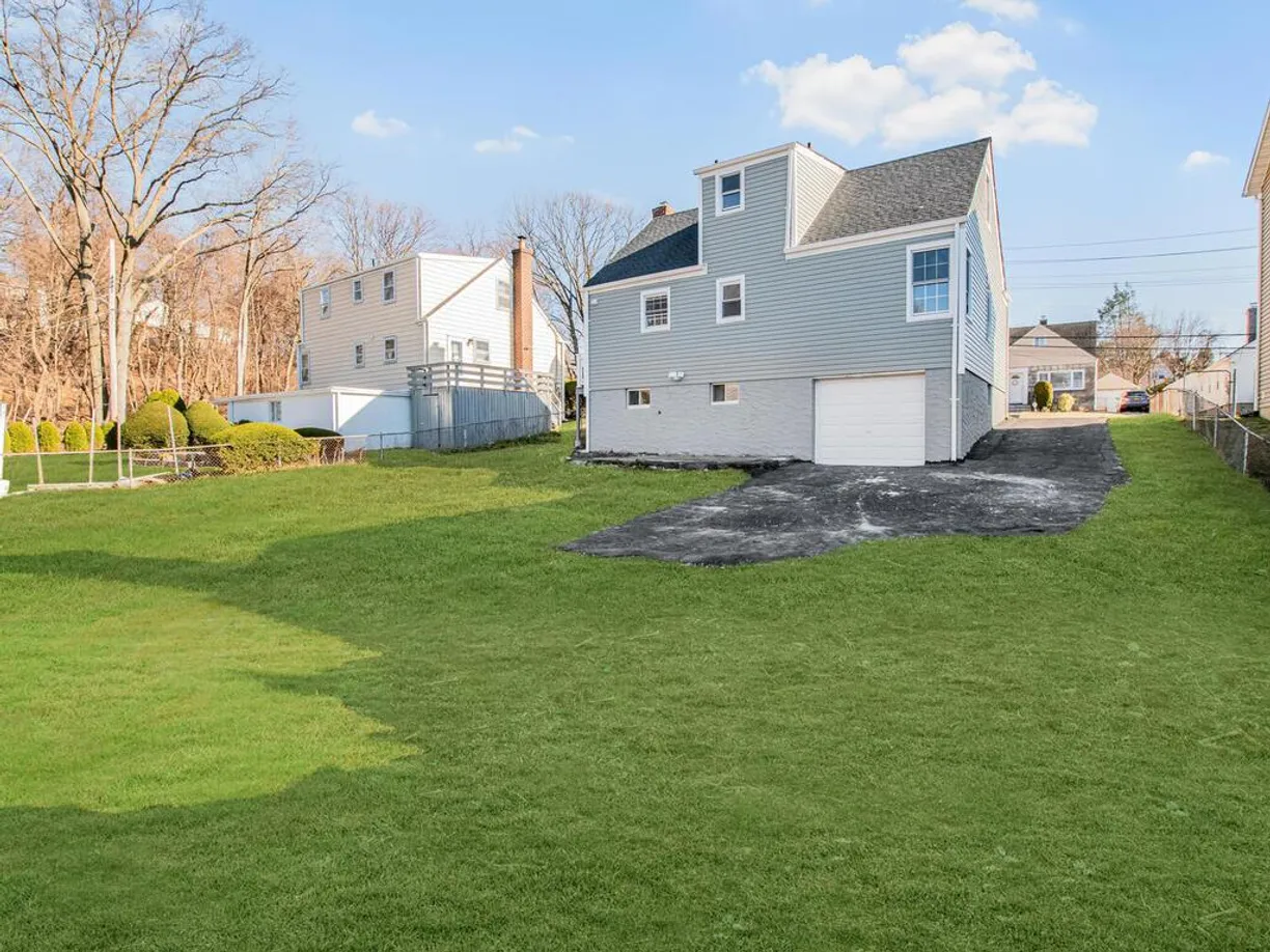 Westchester Real Estate | View 68 Storey Lane | Listing