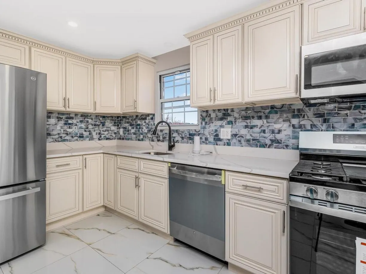Westchester Real Estate | View 68 Storey Lane | Listing