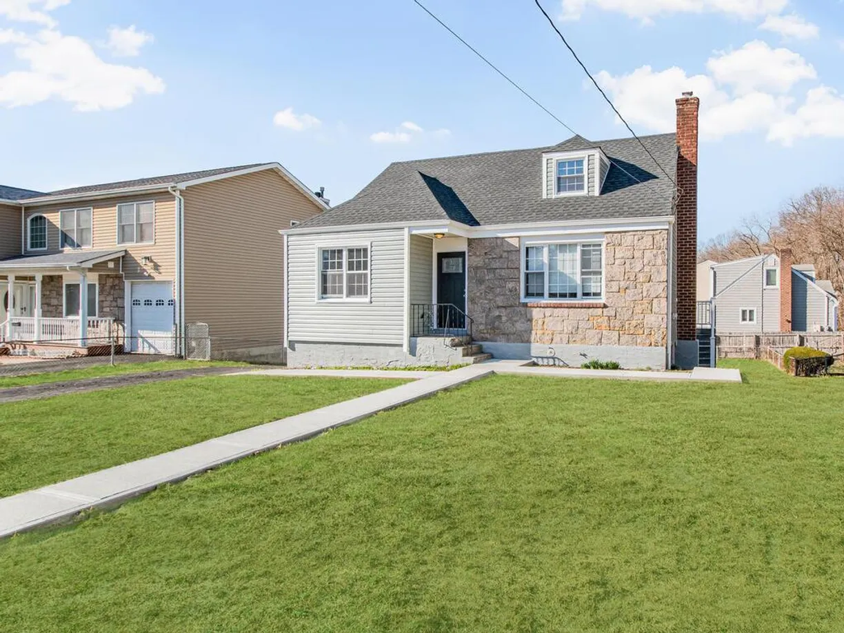 Westchester Real Estate | View 68 Storey Lane | 3 Beds, 1 Bath