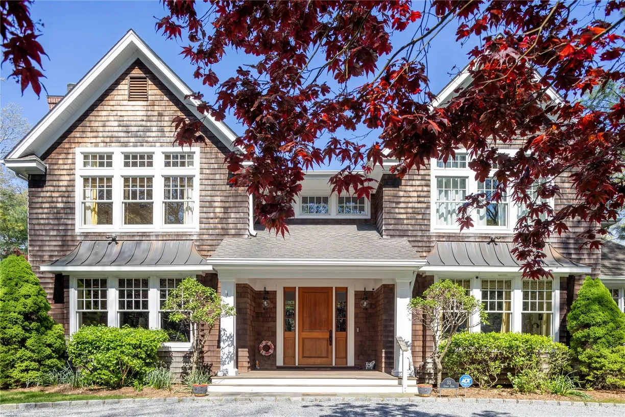 The Hamptons Real Estate | View 53 Cedar Lane | 4 Beds, 5 Baths