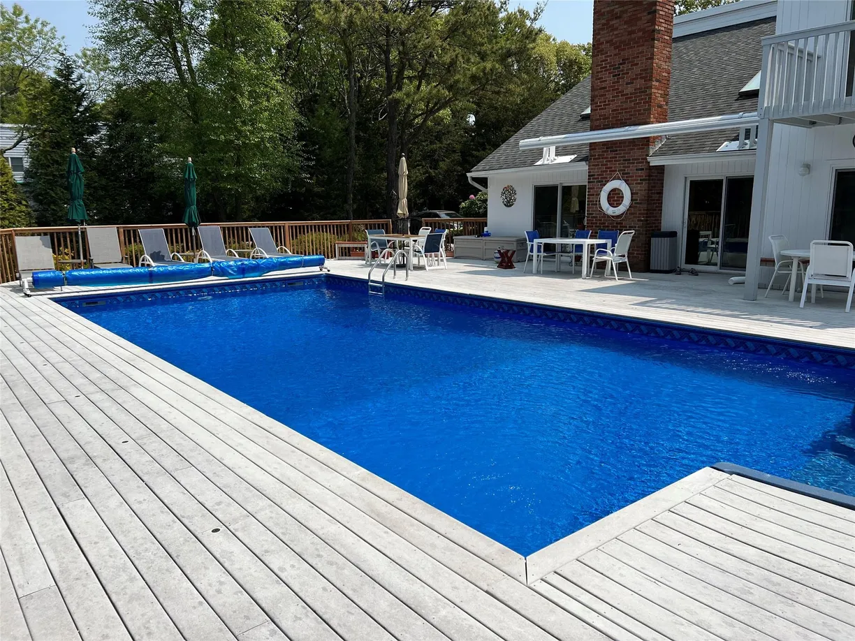 The Hamptons Real Estate | View 9 Cedarfield Lane | Listing
