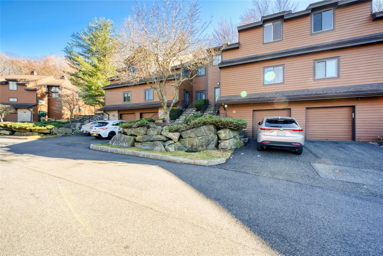 Westchester Real Estate | View 43 Sunnyside Place | 2 Beds, 2 Baths