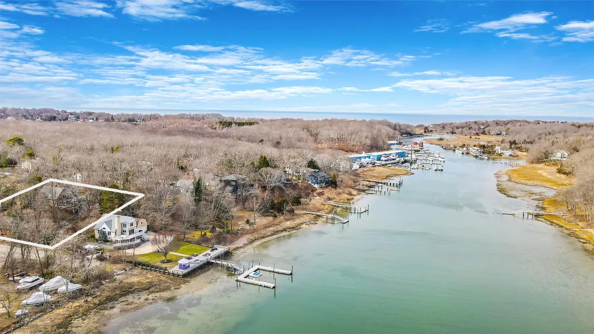 The Hamptons Real Estate | View 1745 Bayview Avenue | 4 Beds, 2 Baths