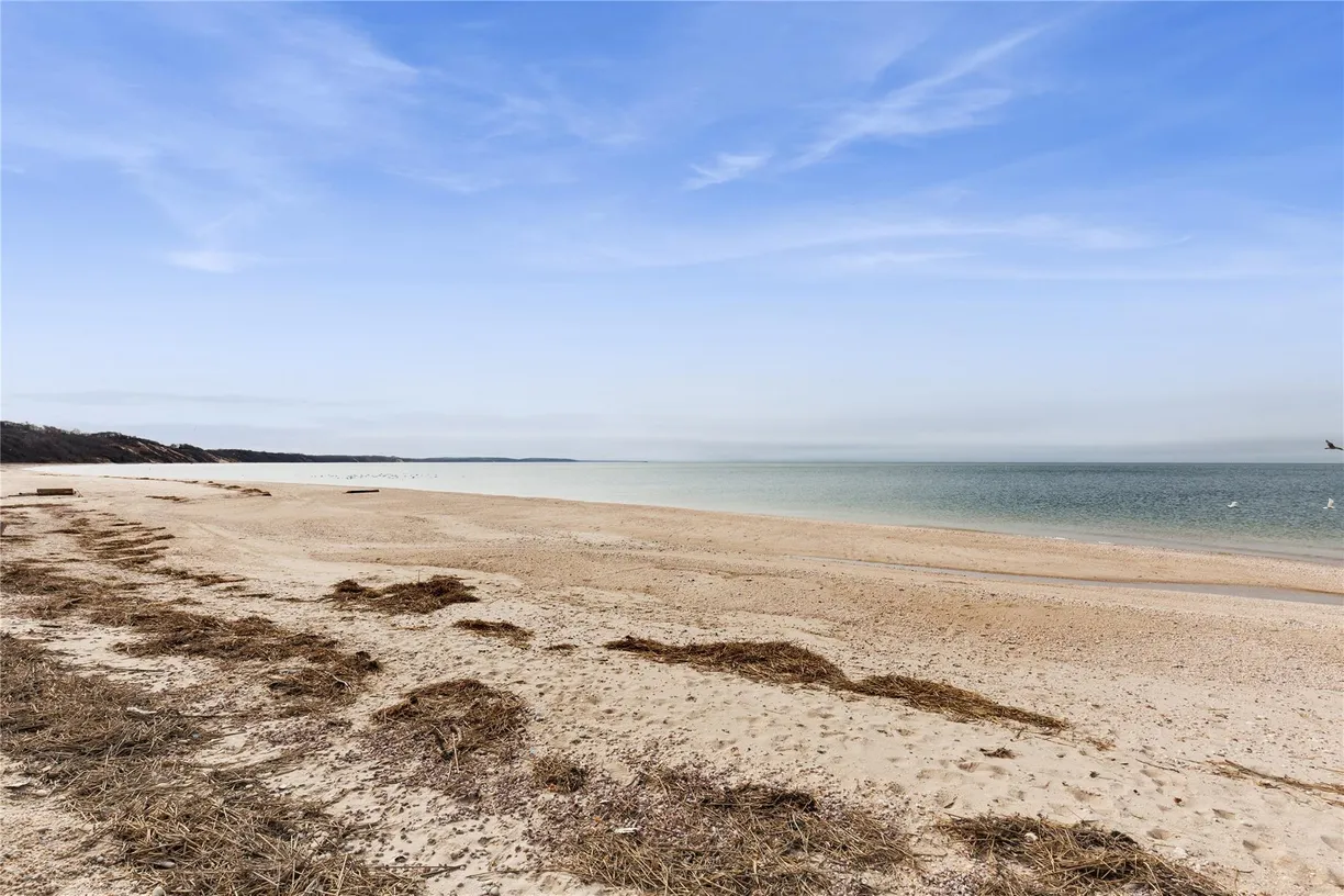 The Hamptons Real Estate | View 1745 Bayview Avenue | Listing