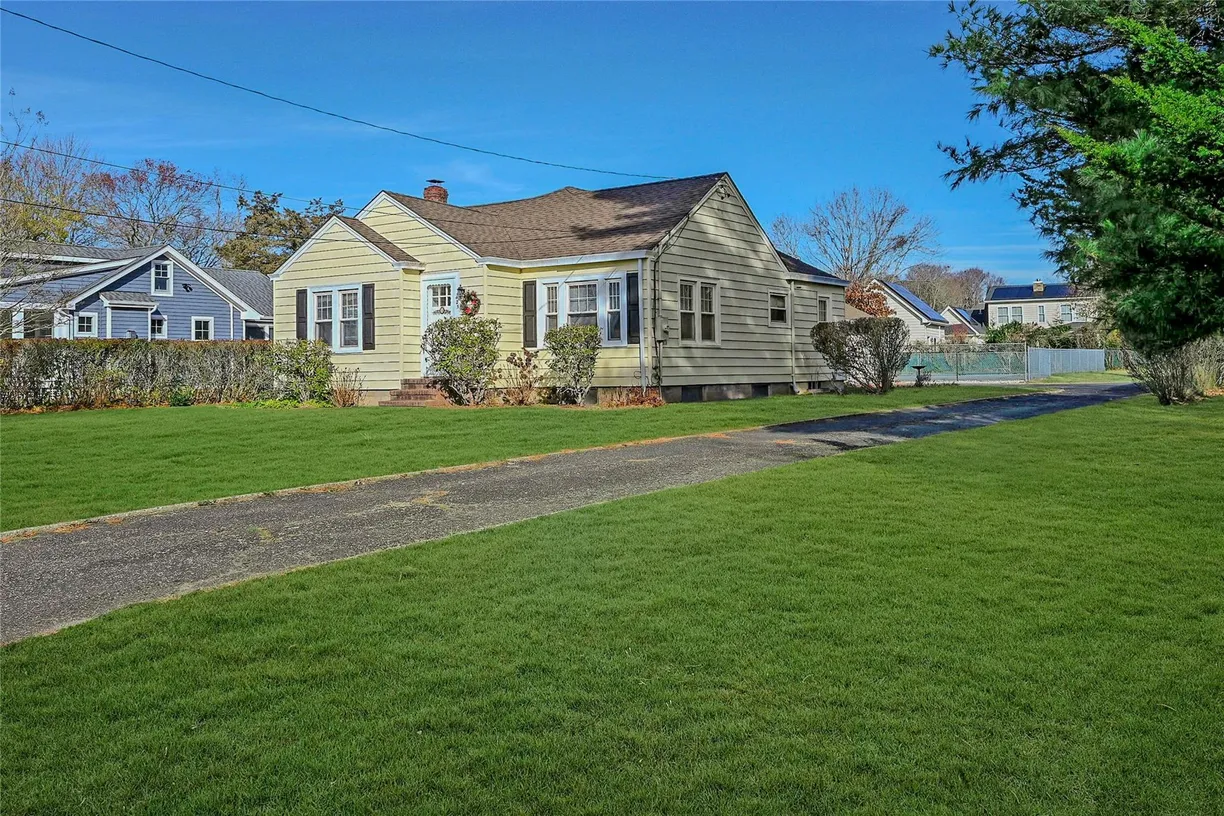 The Hamptons Real Estate | View 425 Old Shipyard Lane | Listing