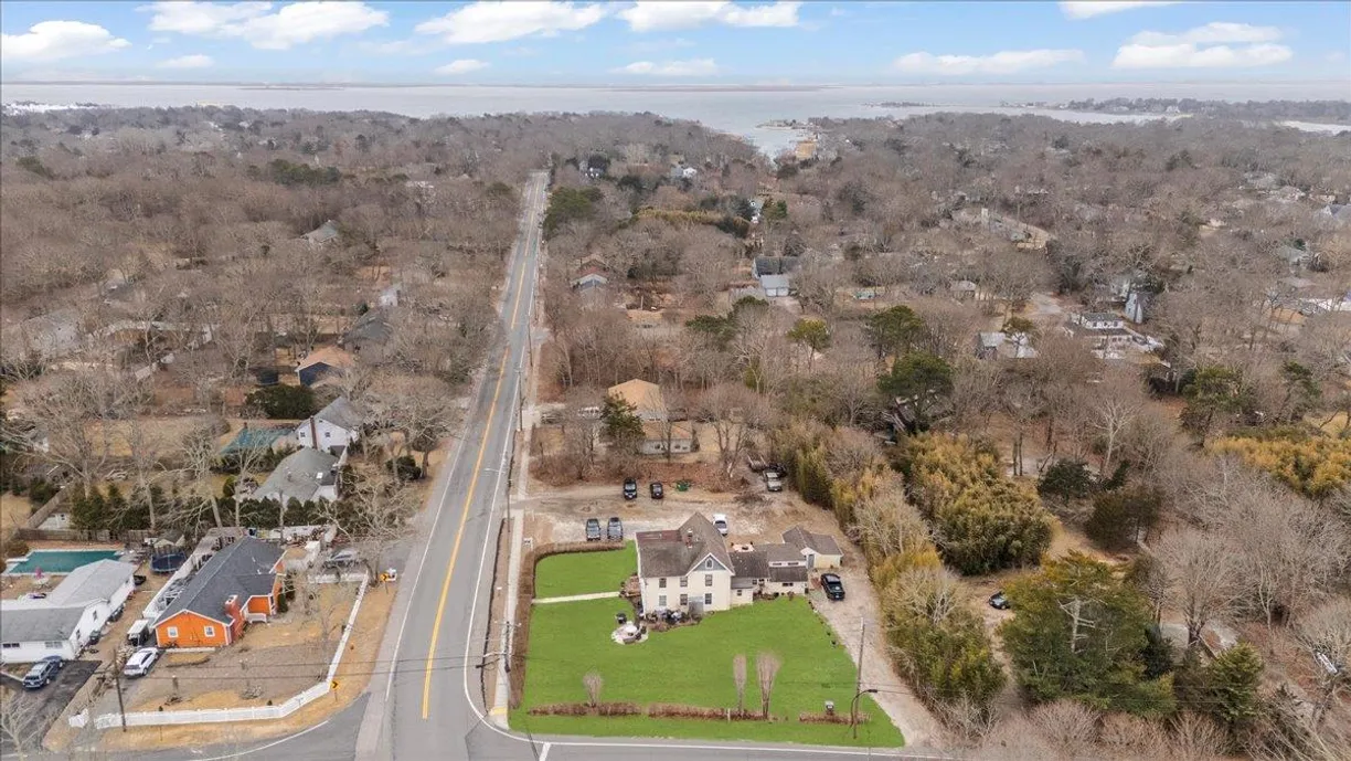 The Hamptons Real Estate | View 134 Ponquogue Avenue, 1 | 2 Beds, 1 Bath