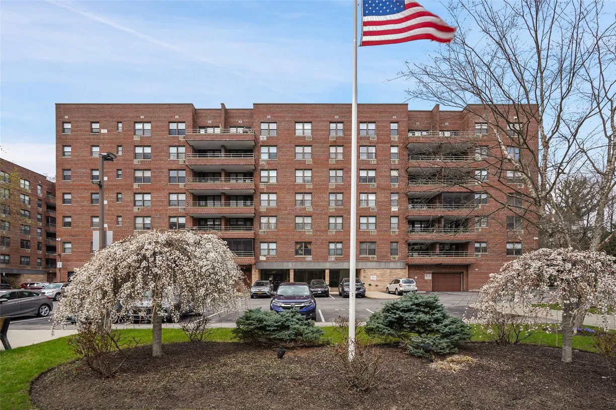 Westchester Real Estate | View 60 Barker Street, 425 | 1 Bed, 1 Bath