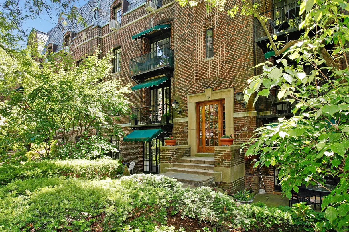 Westchester Real Estate | View 20 N Broadway, C313 | 2 Beds, 1 Bath
