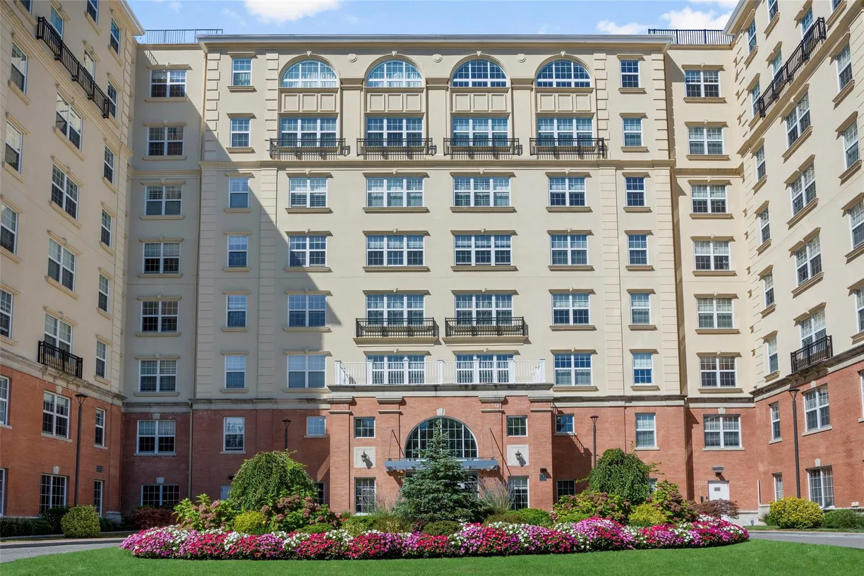 Westchester Real Estate | View 10 Byron Place, 606 | 1 Bed, 1 Bath