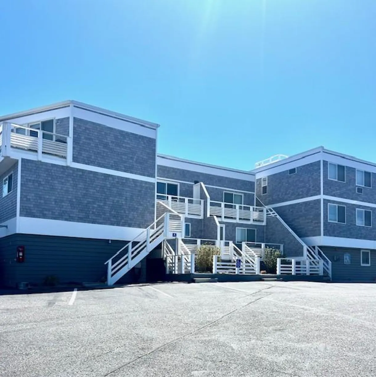 The Hamptons Real Estate | View 539 Dune Road | 3 Beds, 2 Baths