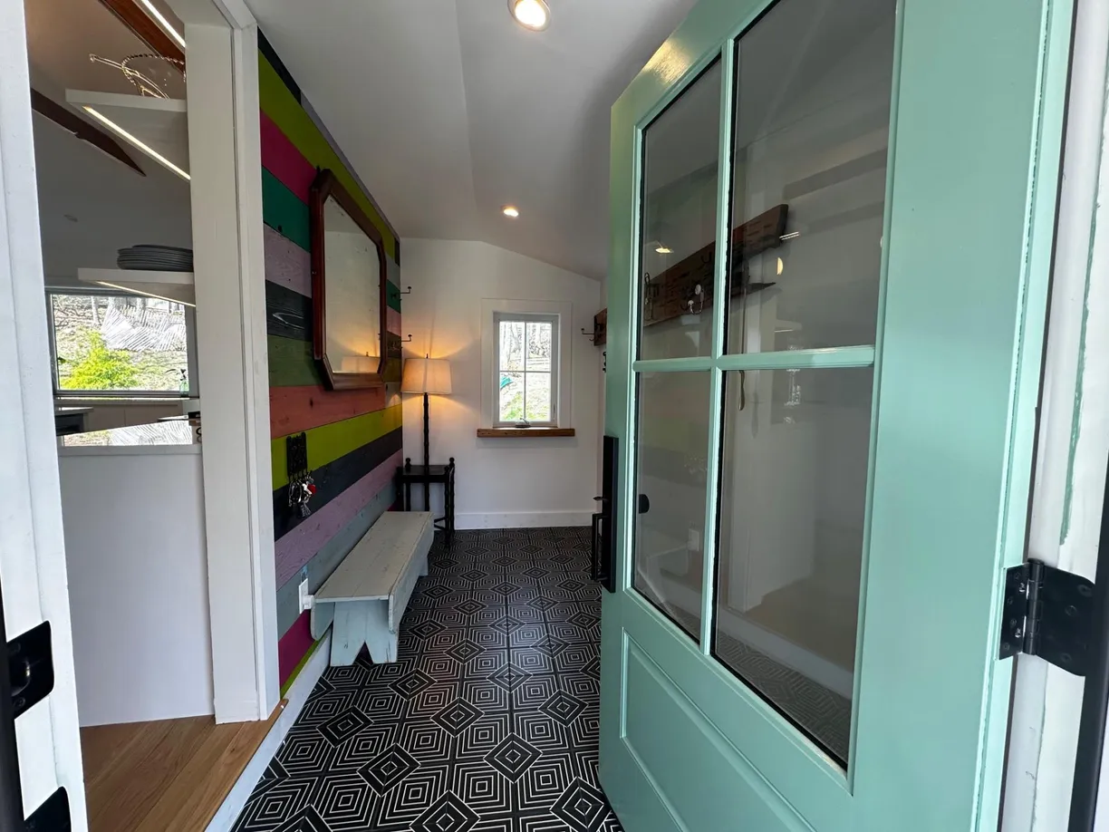 The Hamptons Real Estate | View 51 Stoney Hill Road | 2 Beds, 1 Bath