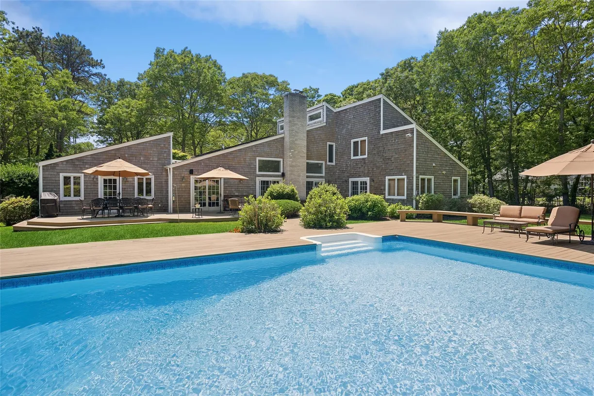 The Hamptons Real Estate | View 8 Indian Pipe Drive | 4 Beds, 3 Baths