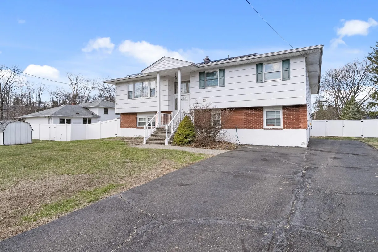 Rockland/Orange/NJ Real Estate | View 33 De Halve Maen Drive | Listing