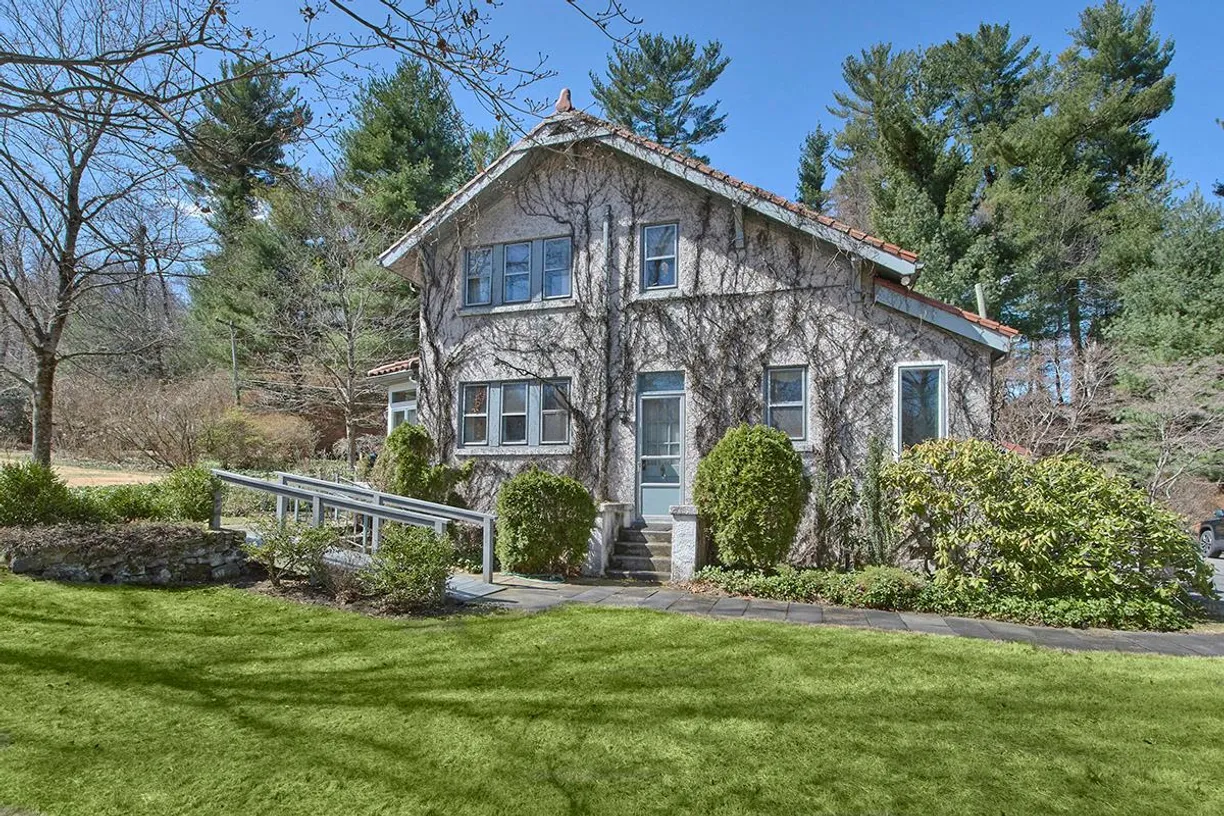 Westchester Real Estate | View 10 Leroy Place | 2 Beds, 1 Bath