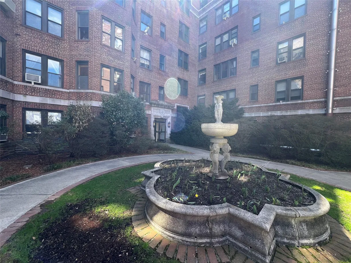Westchester Real Estate | View 11 Alden Road, 5H | 1 Bed, 1 Bath