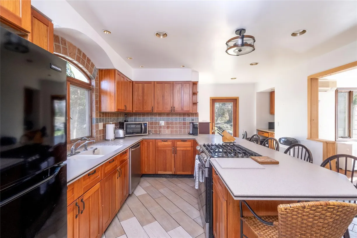 Westchester Real Estate | View 880 James Street | Listing