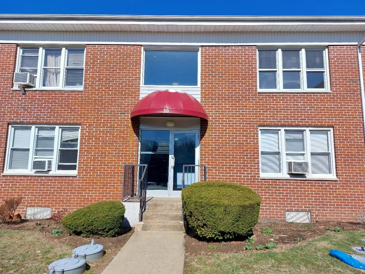 Westchester Real Estate | View 20 Arlington Street, 2B | 1 Bed, 1 Bath