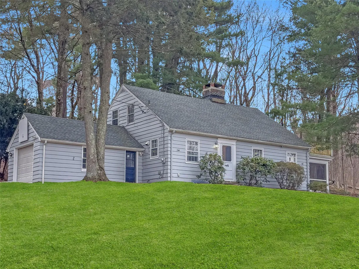 Westchester Real Estate | View 630 Quaker Road | 2 Beds, 3 Baths