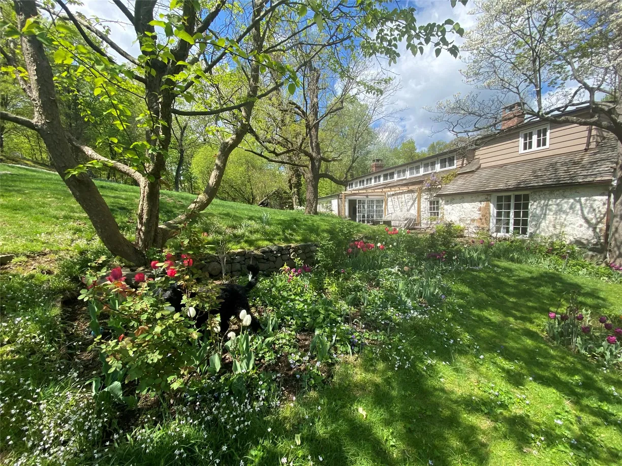 Rockland/Orange/NJ Real Estate | View 75 Washington Spring Road | 4 Beds, 4 Baths