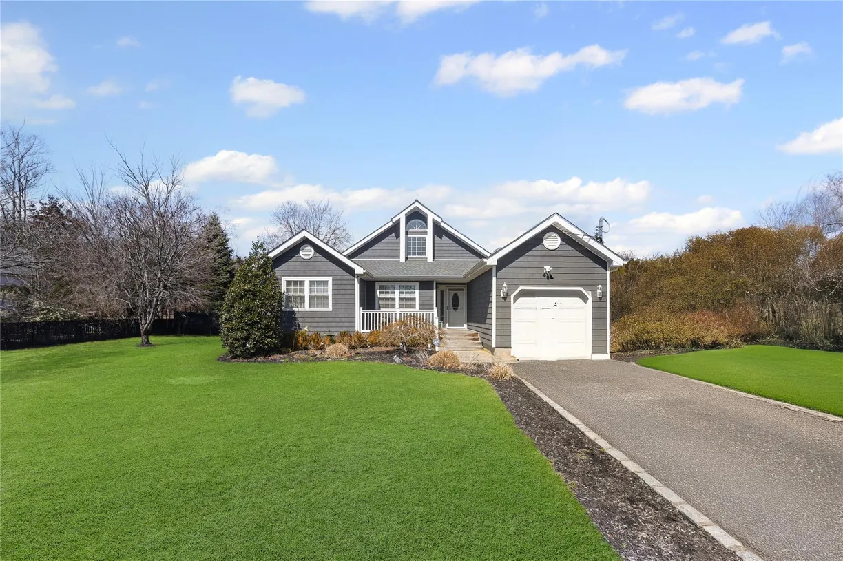 The Hamptons Real Estate | View 17 Woodlawn Avenue | Listing