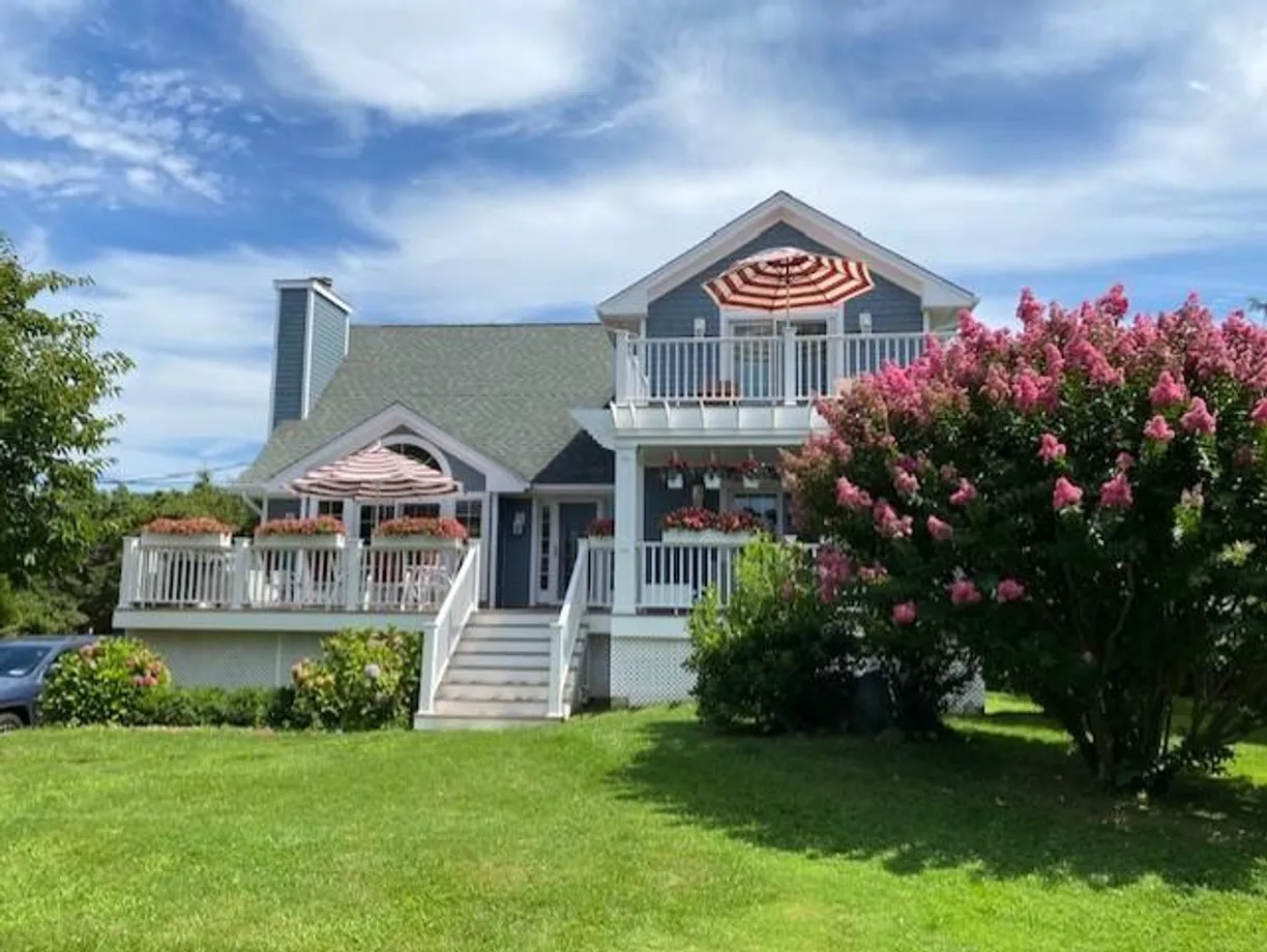 The Hamptons Real Estate | View 270 N Sea Drive | 4 Beds, 3 Baths