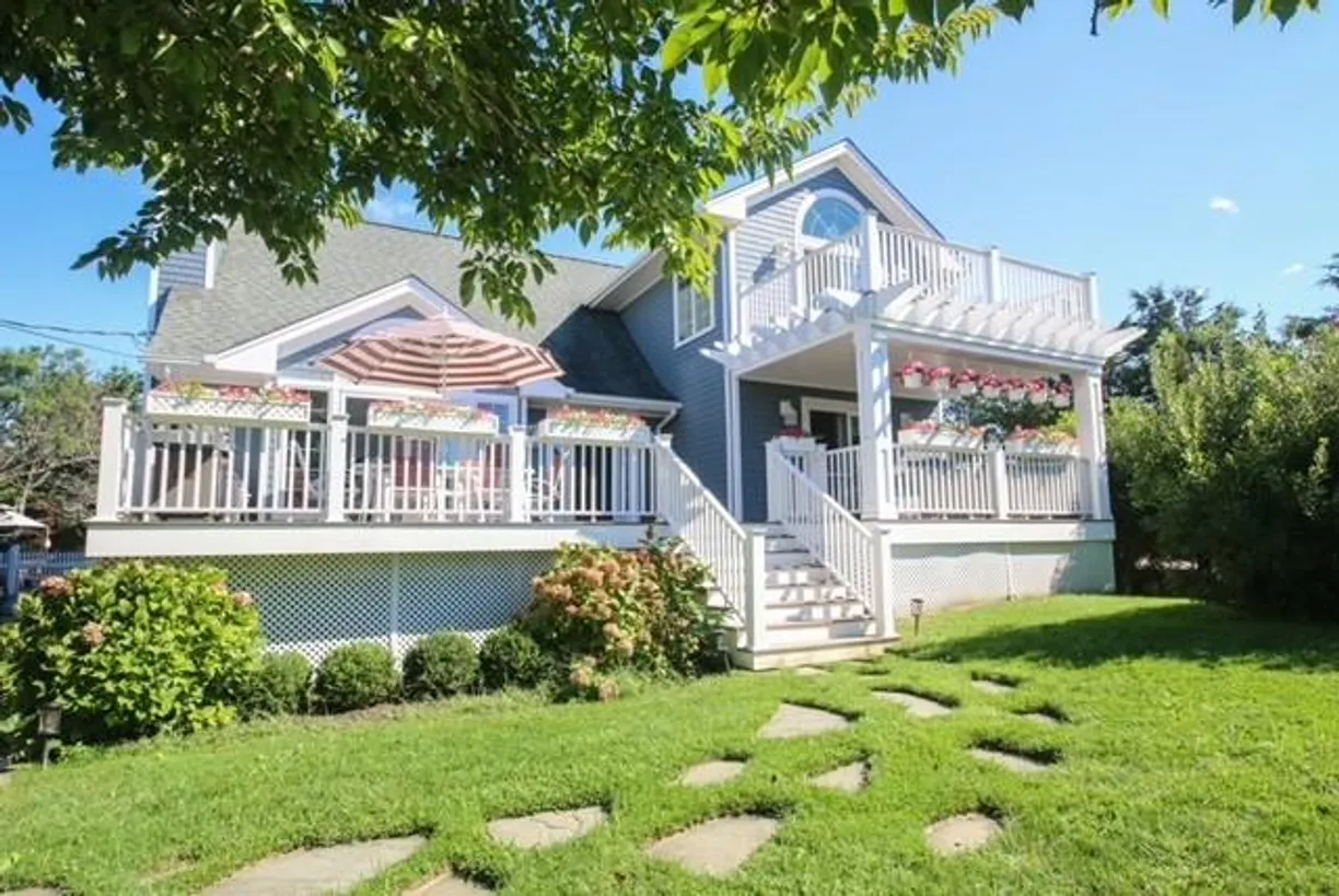 The Hamptons Real Estate | View 270 N Sea Drive | Listing