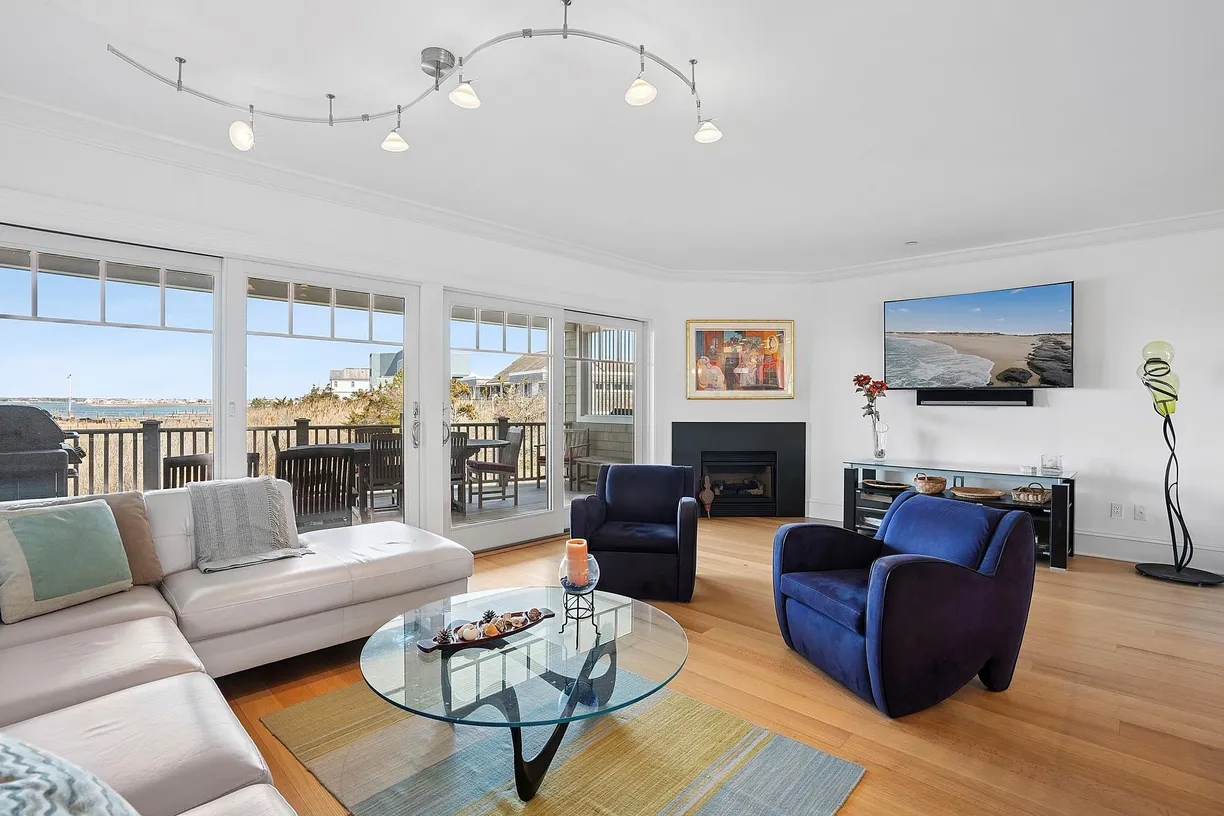 The Hamptons Real Estate | View 538 Dune Road, 2 | Listing