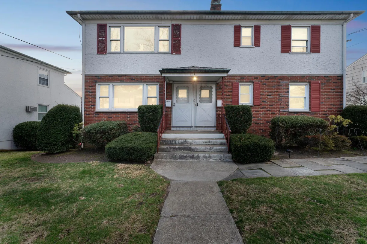 Westchester Real Estate | View 201 Underhill Avenue | 4 Beds, 4 Baths