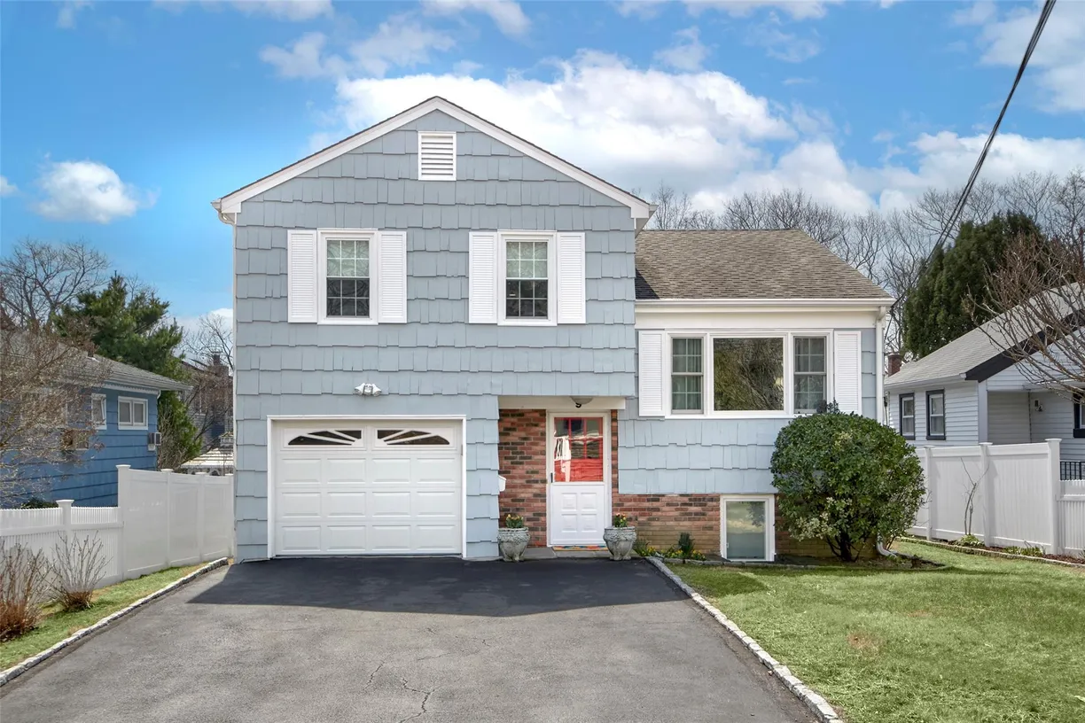 Westchester Real Estate | View 9 Bulkley Manor | 4 Beds, 3 Baths