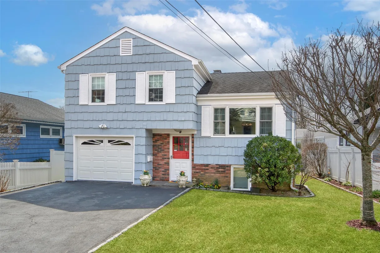 Westchester Real Estate | View 9 Bulkley Manor | Listing