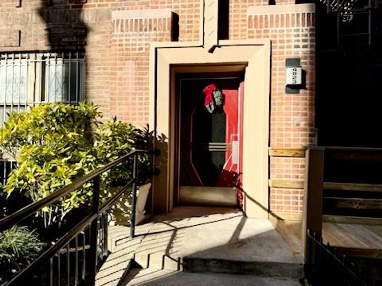 New York City Real Estate | View 48-23 42 Street, 1 J | Listing