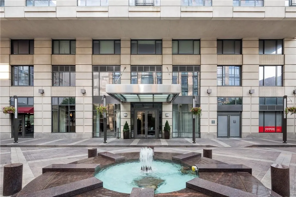 Westchester Real Estate | View 10 City Place, 18D | 2 Beds, 2 Baths