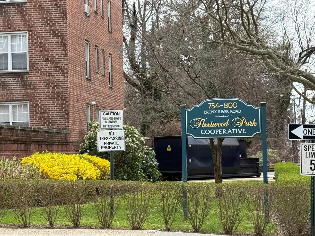Westchester Real Estate | View 776 Bronx River Road, B33 | 2 Beds, 1 Bath