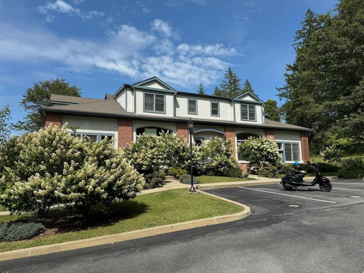 Hudson Valley Real Estate | View 6 BENNETT COMMONS, 6 | 2 Beds, 2 Baths