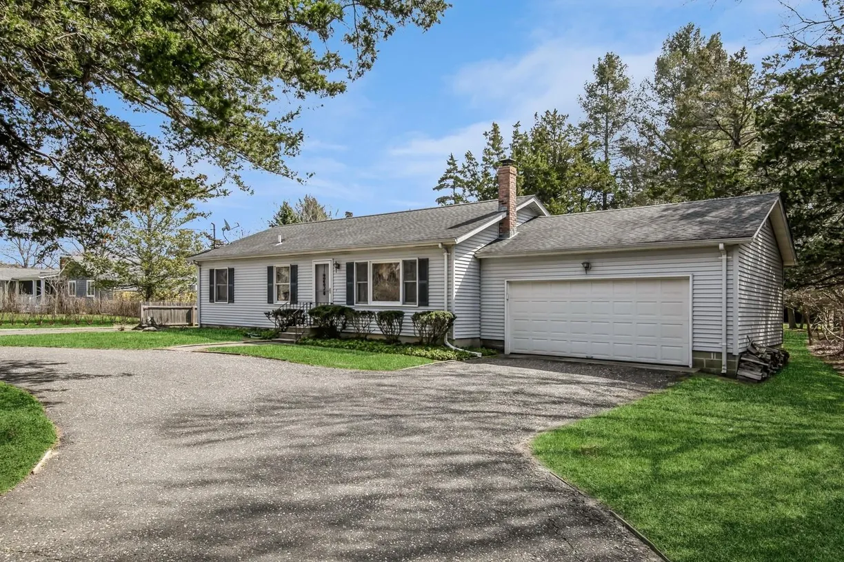 The Hamptons Real Estate | View 6980 N Bayview Road | Listing