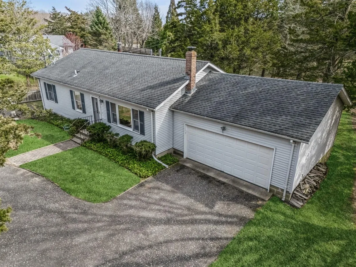 The Hamptons Real Estate | View 6980 N Bayview Road | 3 Beds, 2 Baths