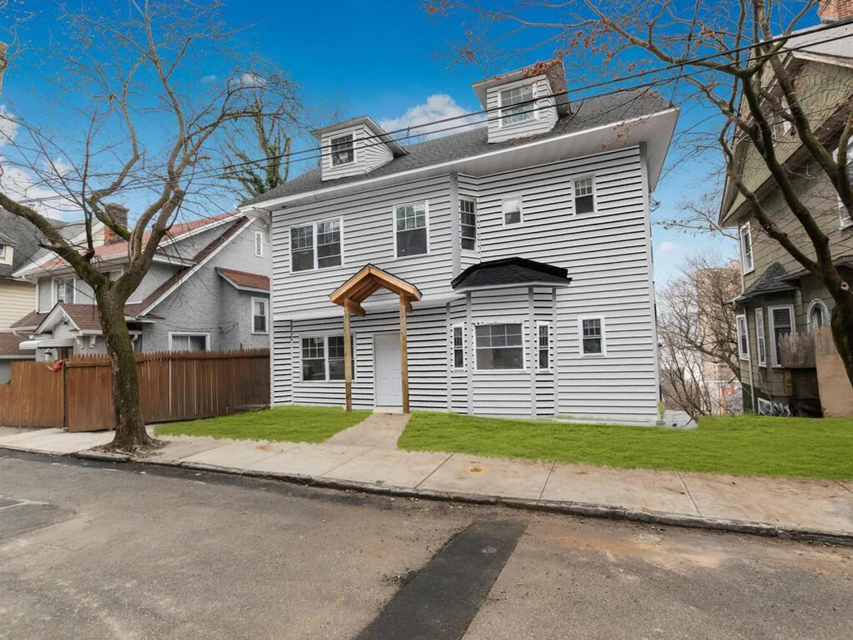 Westchester Real Estate | View 23 Lincoln Terrace | 11 Beds, 7 Baths
