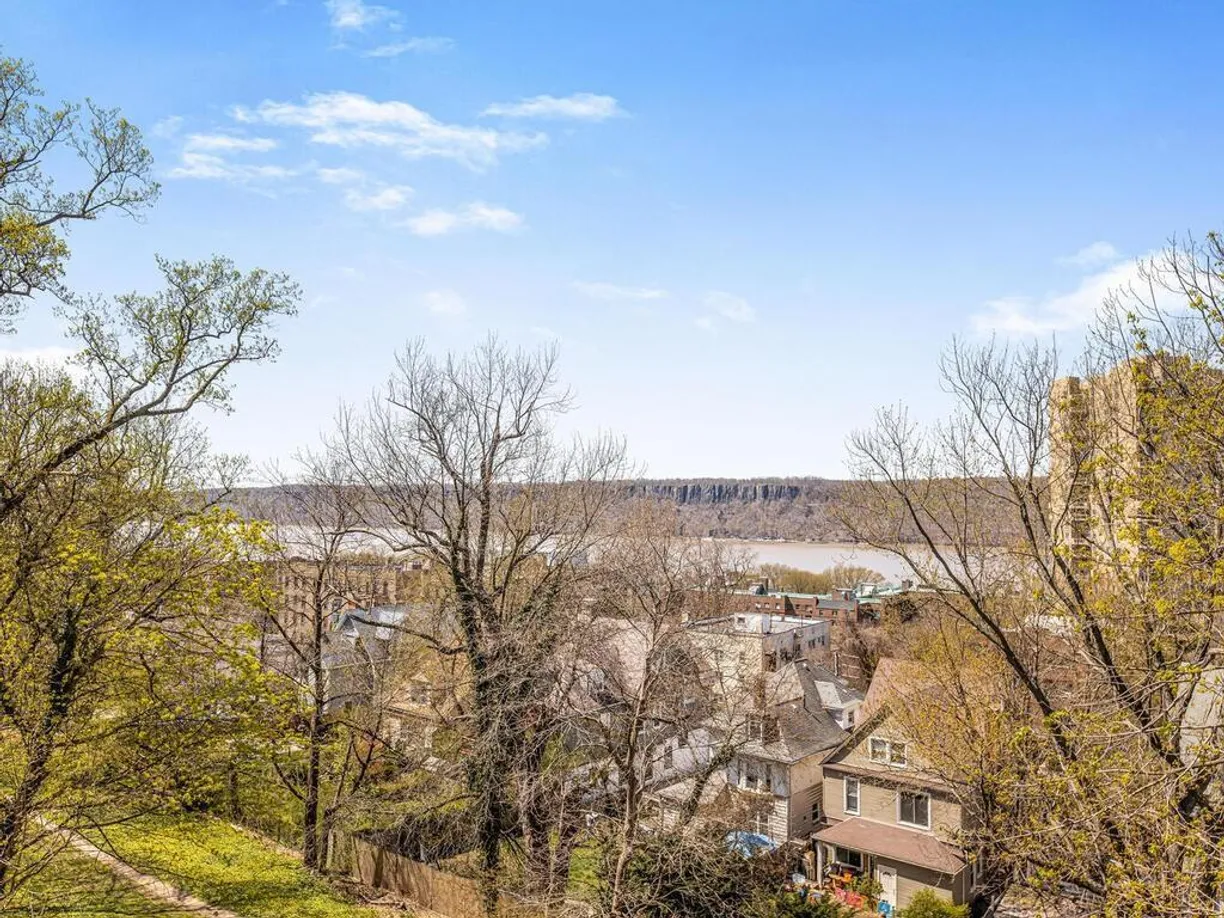 Westchester Real Estate | View 23 Lincoln Terrace | Listing
