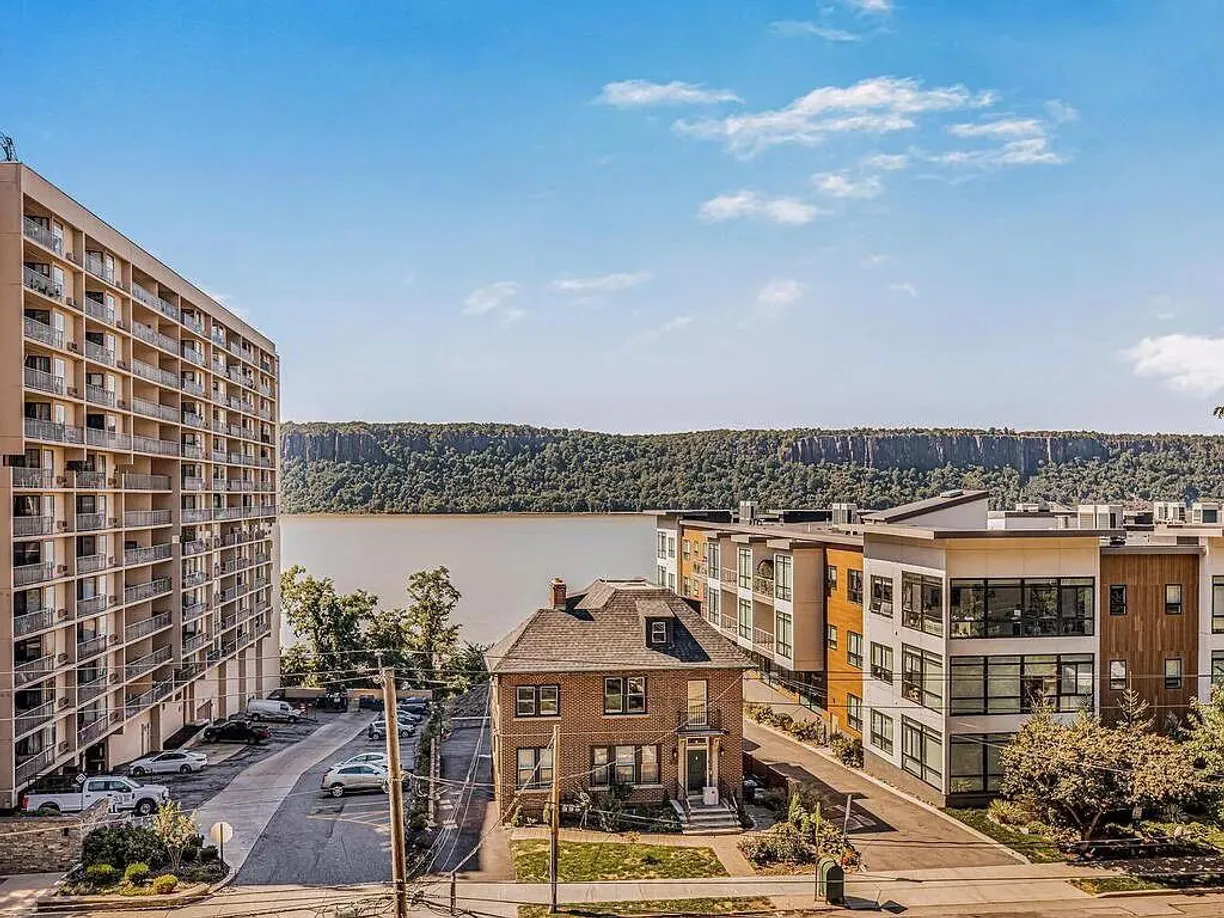 Westchester Real Estate | View 1120 Warburton Avenue, 2C | Listing