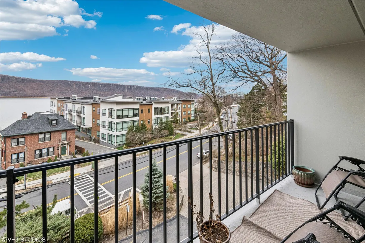 Westchester Real Estate | View 1120 Warburton Avenue, 2C | 1 Bed, 1 Bath